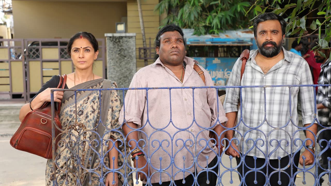 Tourist Family still 8