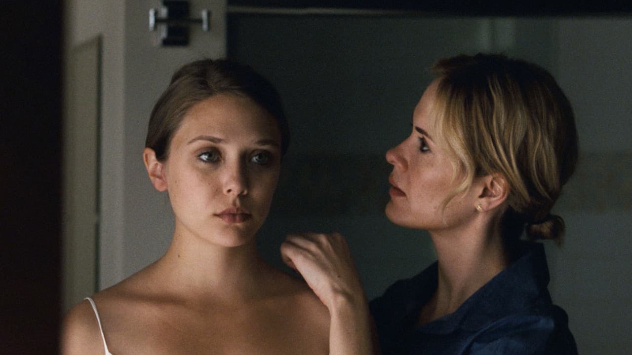 Martha Marcy May Marlene still 8